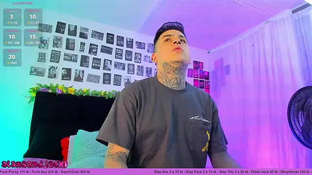 Snapshot of Sarahandzack chatting on 09-10-25, 09:09 Sarahandzack online show from 09-10-25, 09:09