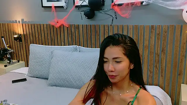 Snapshot of luna_roja25 chatting on 10-31-25, 01:01 luna roja25 online show from 10-31-25, 01:01