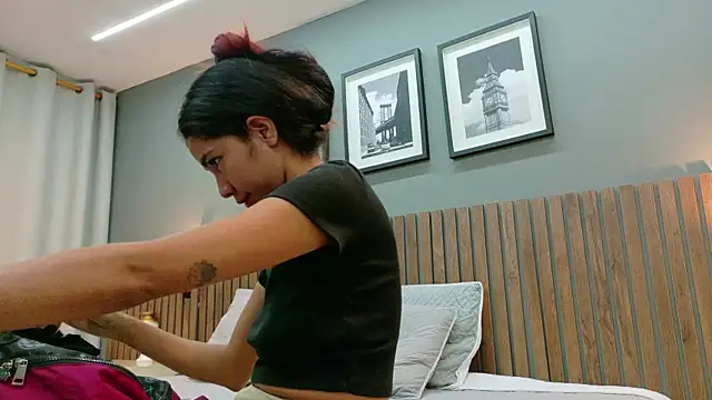 Snapshot of luna_roja25 chatting on 11-20-25, 01:44 luna roja25 online show from 11-20-25, 01:44