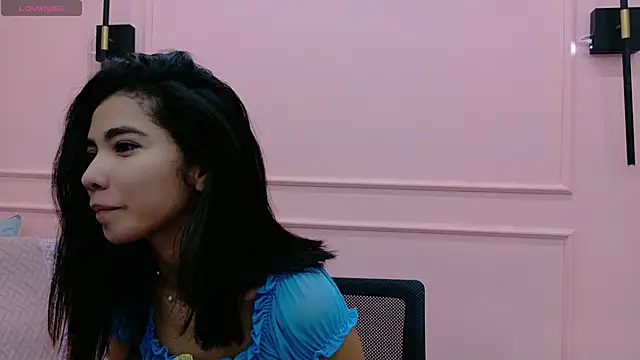 Snapshot of luna_roja25 chatting on 12-19-25, 02:57 luna roja25 online show from 12-19-25, 02:57