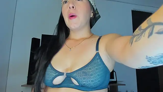 Snapshot of tianastone_ chatting on 11-27-25, 02:57 tianastone online show from 11-27-25, 02:57