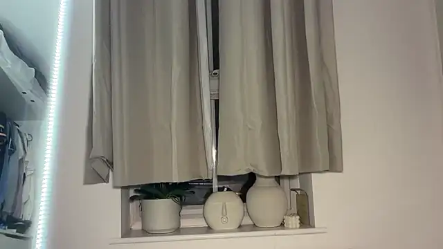 KayleeBella online show from 10-31-25, 05:47