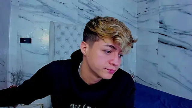 Ari and Storm online show from 11-11-25, 01:11