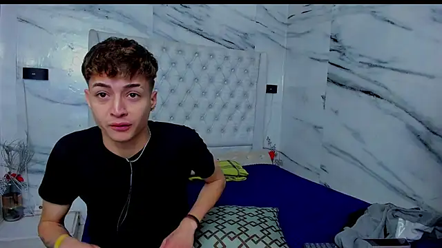 Ari and Storm online show from 11-25-25, 01:33