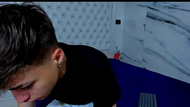 Ari and Storm online show from 11-29-25, 01:47