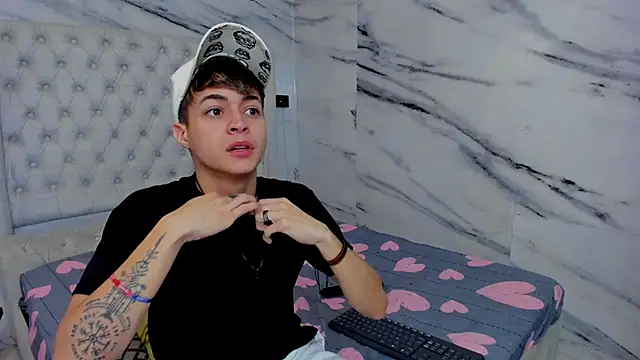 Snapshot of Ari_and_Storm chatting on 12-16-25, 02:11 Ari and Storm online show from 12-16-25, 02:11