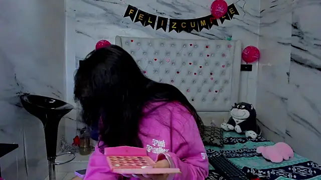 Ari and Storm online show from 04-04-26, 01:52