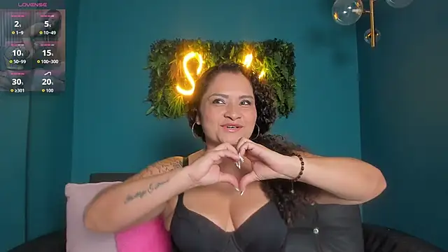 Snapshot of Nataliescott chatting on 12-14-25, 03:45 Nataliescott online show from 12-14-25, 03:45