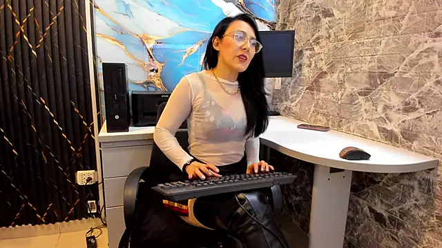 Scarlett 14  online show from 09-18-25, 03:19