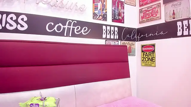 Scarlett 14  online show from 11-20-25, 03:07