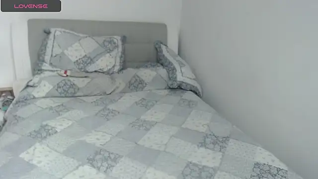 Snapshot of sophie_lopez1 chatting on 01-25-25, 04:13 sophie lopez1 online show from 01-25-25, 04:13