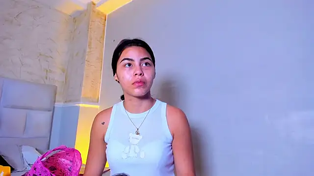 KimberlyLoren online show from 10-06-25, 08:50