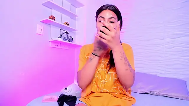 KimberlyLoren online show from 10-14-25, 09:04