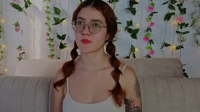 MiaWinxxx online show from 10-07-25, 08:17