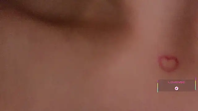 Snapshot of Hollyxx_ chatting on 09-13-25, 08:08 Hollyxx online show from 09-13-25, 08:08