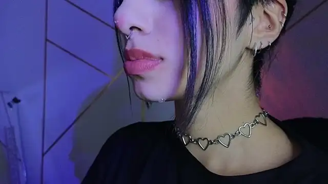 Snapshot of Hollyxx_ chatting on 10-17-25, 11:35 Hollyxx online show from 10-17-25, 11:35