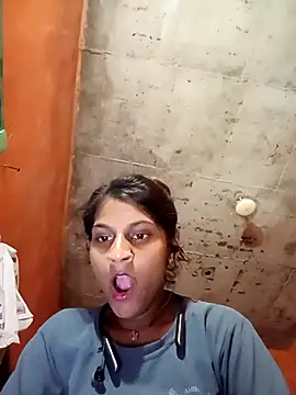 Snapshot of Jyoti_thakurr chatting on 09-25-25, 02:43 Jyoti thakurr online show from 09-25-25, 02:43