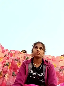 Snapshot of Jyoti_thakurr chatting on 11-18-25, 01:33 Jyoti thakurr online show from 11-18-25, 01:33