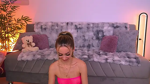 Snapshot of AmyKent_ chatting on 05-19-26, 04:13 AmyKent online show from 05-19-26, 04:13
