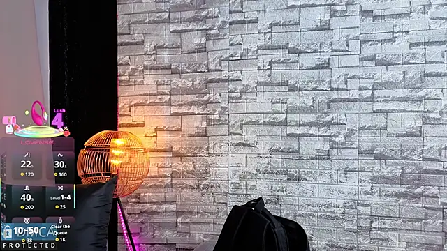 Kiara Zahiri   online show from 12-17-25, 10:54