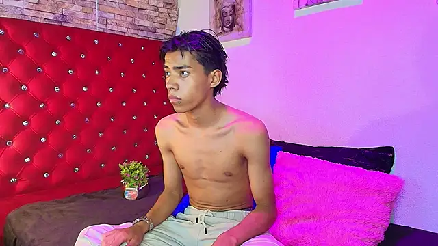 camilo nom online show from 09-19-25, 04:14