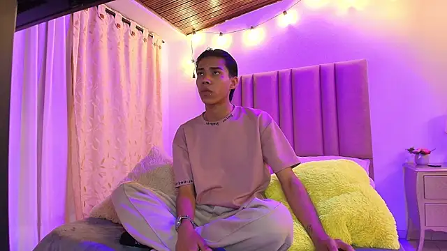 camilo nom online show from 09-27-25, 04:06