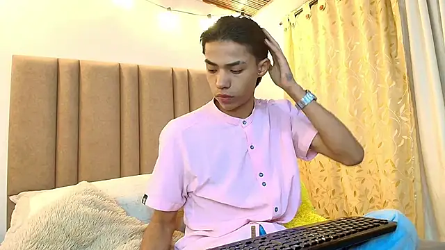 camilo nom online show from 09-28-25, 04:40