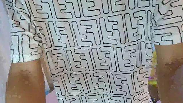 camilo nom online show from 10-08-25, 04:10