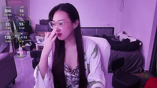 Snapshot of Linbaibai chatting on 10-13-25, 04:40 Linbaibai online show from 10-13-25, 04:40