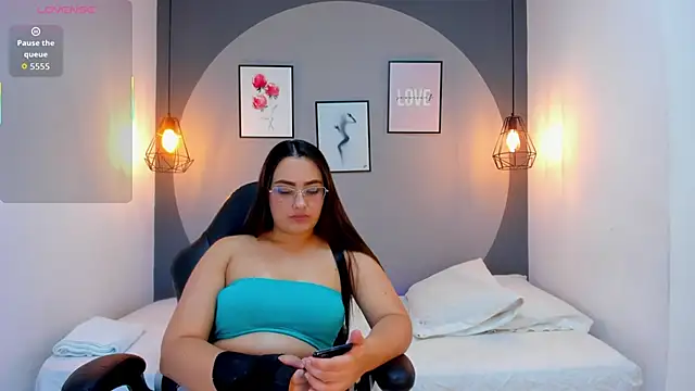 stefannyrivas online show from 10-27-25, 08:13