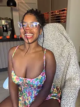 Snapshot of Sweet-Jade chatting on 10-21-25, 10:32 Sweet-Jade online show from 10-21-25, 10:32