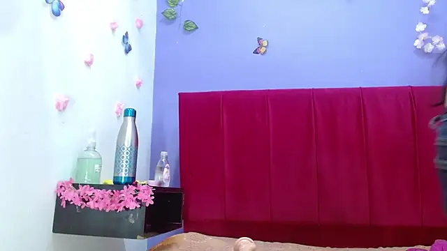 andrealopezcm101 online show from 10-27-25, 11:36