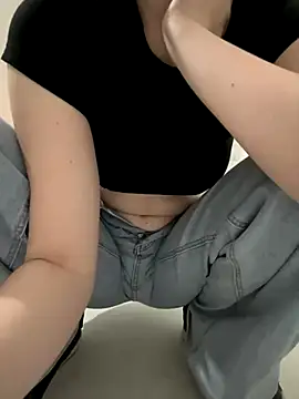 Snapshot of Cumonmme chatting on 10-08-25, 11:13 Cumonmme online show from 10-08-25, 11:13