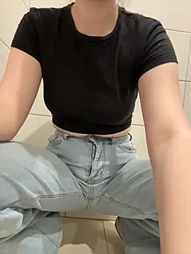 Snapshot of Cumonmme chatting on 11-12-25, 11:14 Cumonmme online show from 11-12-25, 11:14