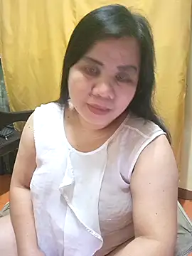 Snapshot of hotlyn45 chatting on 10-18-25, 01:23 hotlyn45 online show from 10-18-25, 01:23