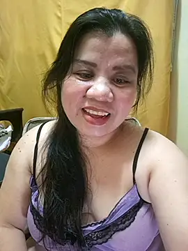 Snapshot of hotlyn45 chatting on 10-21-25, 12:17 hotlyn45 online show from 10-21-25, 12:17