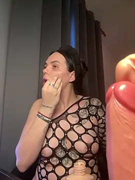 Snapshot of -RAHELA- chatting on 10-18-25, 03:13 -RAHELA- online show from 10-18-25, 03:13