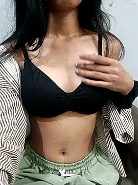 Daizy Shah online show from 01-18-26, 04:11