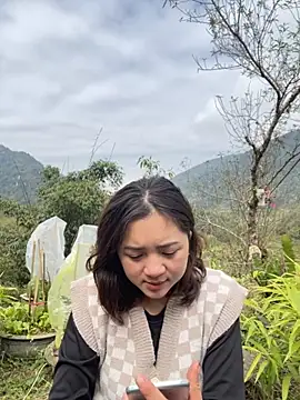 Lonnina online show from 11-21-25, 05:28