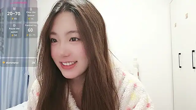 Snapshot of Luna_868 chatting on 11-24-25, 04:29 Luna 868 online show from 11-24-25, 04:29