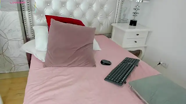 amara rousse online show from 10-13-25, 11:54