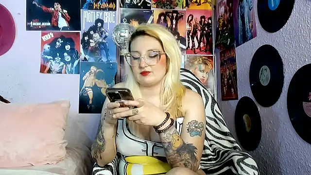 Avril Maria online show from 07-25-26, 07:22