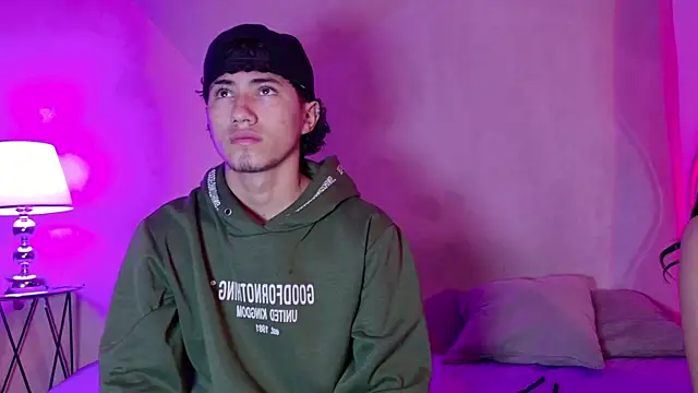 Snapshot of Laura_and_Kevin chatting on 09-15-25, 01:55 Laura and Kevin online show from 09-15-25, 01:55