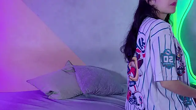 Snapshot of Laura_and_Kevin chatting on 09-18-25, 02:30 Laura and Kevin online show from 09-18-25, 02:30