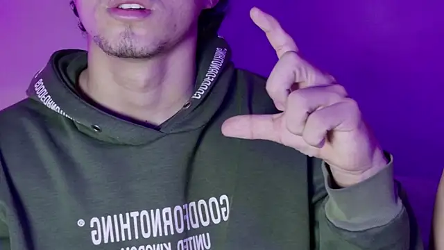 Snapshot of Laura_and_Kevin chatting on 09-19-25, 02:07 Laura and Kevin online show from 09-19-25, 02:07