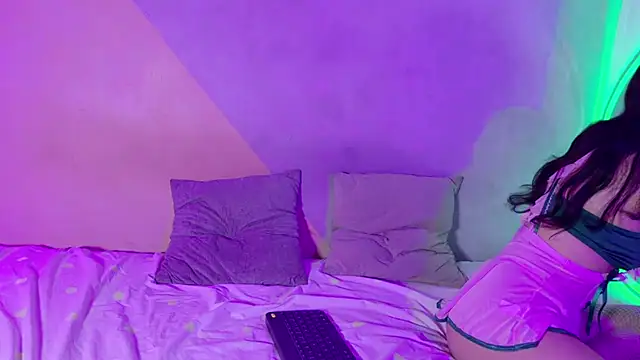 Snapshot of Laura_and_Kevin chatting on 09-22-25, 02:41 Laura and Kevin online show from 09-22-25, 02:41