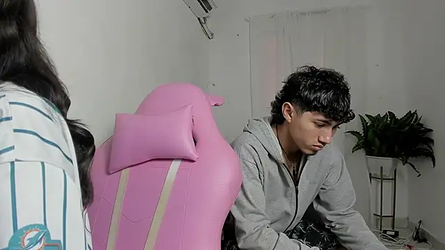 Laura and Kevin online show from 01-10-26, 07:37