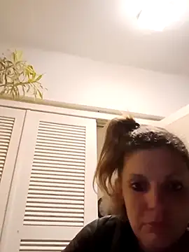 Snapshot of CasalTopaTudo chatting on 10-31-25, 04:13 CasalTopaTudo online show from 10-31-25, 04:13