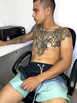 Snapshot of AndrewGmz chatting on 11-16-25, 02:17 AndrewGmz online show from 11-16-25, 02:17