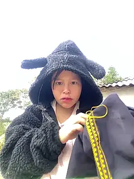 Snapshot of O_o_UwU_o_O chatting on 11-16-25, 02:28 O o UwU o O online show from 11-16-25, 02:28